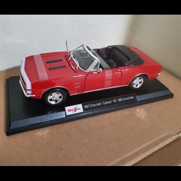 1967 Chevrolet Camaro SS 396 Convertible Red 1/18 Diecast Model Car by Maisto